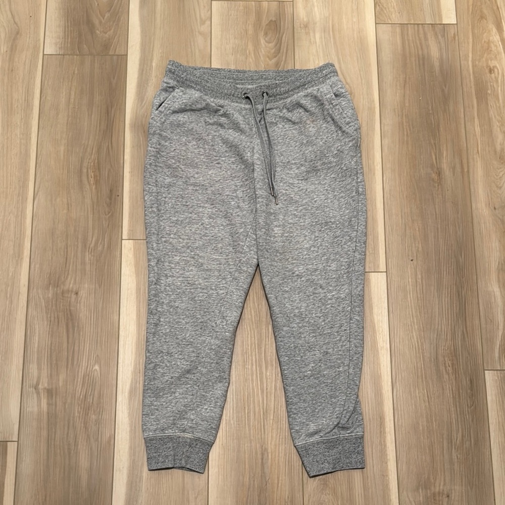 UNIQLO Women’s Cozy Gray Jogger Pants